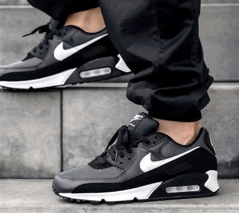 nike air preis|Nike Air max shoes.